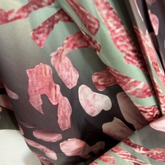 Women’s Maxi Dress w Cap Sleeves and Slit in the back
Size S
NWT - Picture 6 of 6